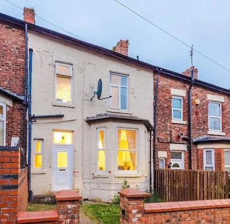 Sleep7, Pool Table, Ttennis, Free Parking, 3br * Manchester