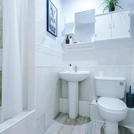 2br Heights Sleeps 7 Parking & Wifi アパート *