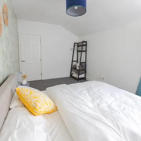 Apartment Joyful Management -top Floor With Feel Deco In M16 Manchester