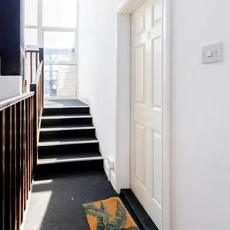 Joyful Management -top Floor With Feel Deco In M16 * Manchester