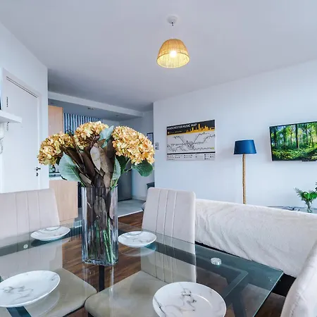 2br Heights Sleeps 7 Parking & Wifi * マンチェスター