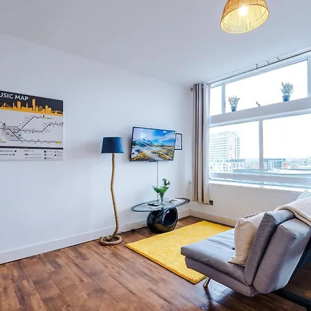 2br Heights Sleeps 7 Parking & Wifi * マンチェスター