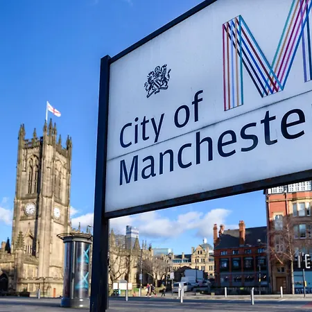 Large Victorian House 15 Minutes From Centre *