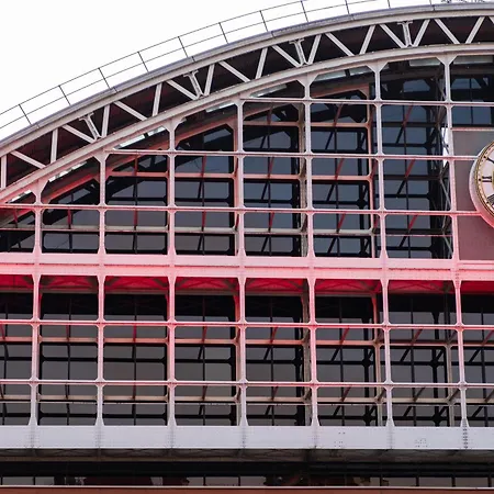 Large Victorian House 15 Minutes From Centre Manchester