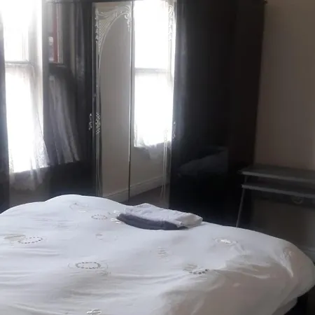 別荘 Bird Song Old Trafford マンチェスター