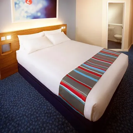 Travelodge Upper Brooks Street فندق 3*