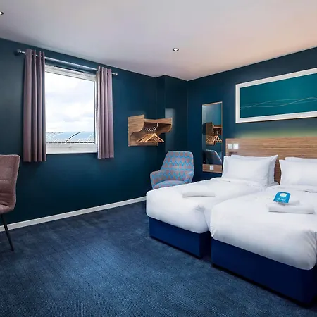 Travelodge Salford Quays Манчестер