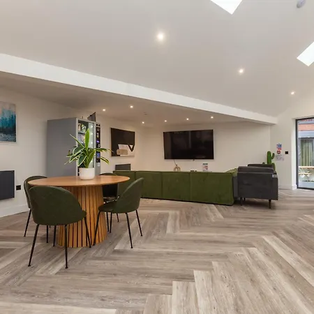 Riverside House By Utdm * Manchester