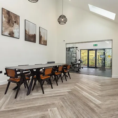 Riverside House By Utdm