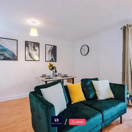 Comfy 1br In Salford, Kitchen, Wifi And Parking Apartamento *