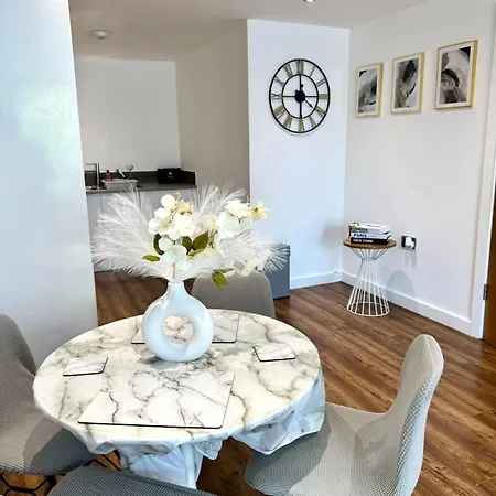 Stylish 2-bed By Cente *