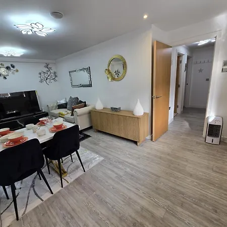 Daire Mega3 Luxury 2-bedroom,2-baths With Free Car Park *
