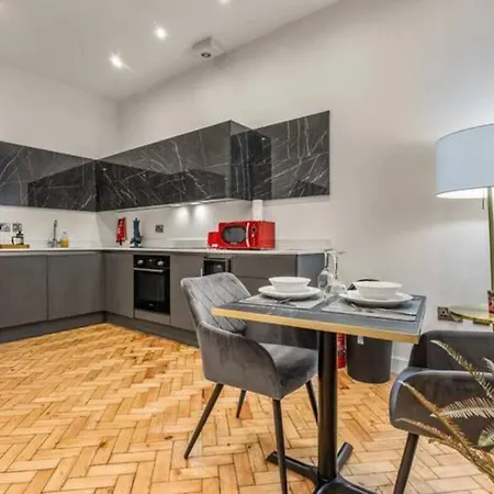 Beautiful Newly Built Flat - Walk To Centre - Pass The Keys Manchester