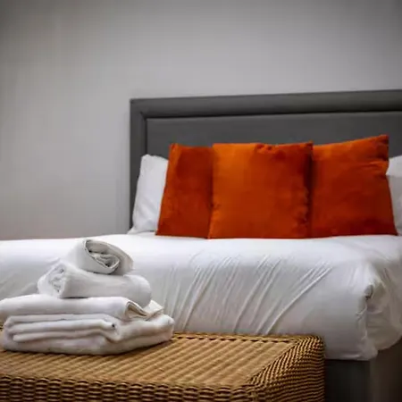 Beautiful Newly Built Flat - Walk To Centre - Pass The Keys