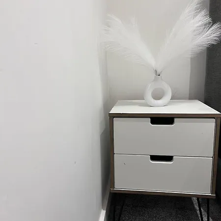 Stylish 2-bed By Cente * Manchester