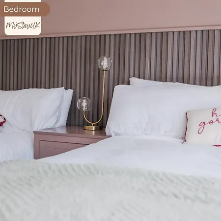 別荘 Modern City-centre | Sleeps 12 | Free Parking