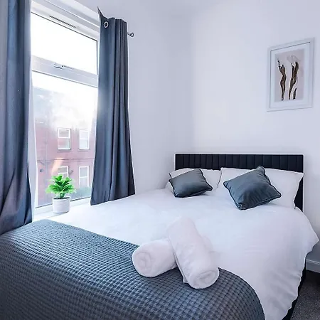 4-bed House Near Centre Feriehus