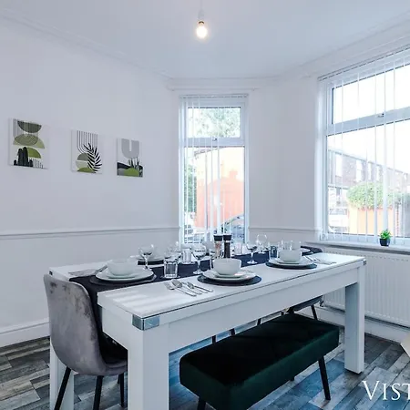 3br, Pool Table, Dart Board By Vista Short Lets Сasa de vacaciones *
