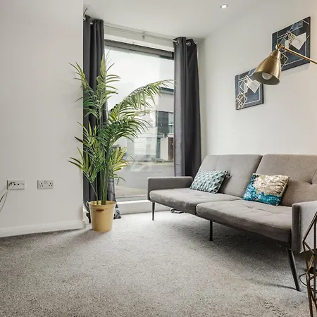 Chic 3bd Abode With Pool Table - Etihad - Coop Live - Free Parking Semesterbostad *