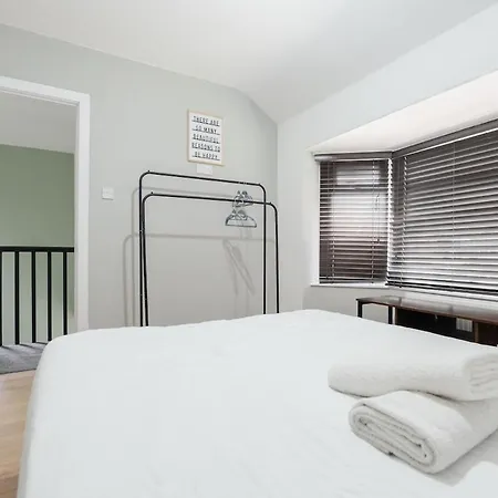 Spacious 3br - Pool Table - Games - Sleeps 9 *