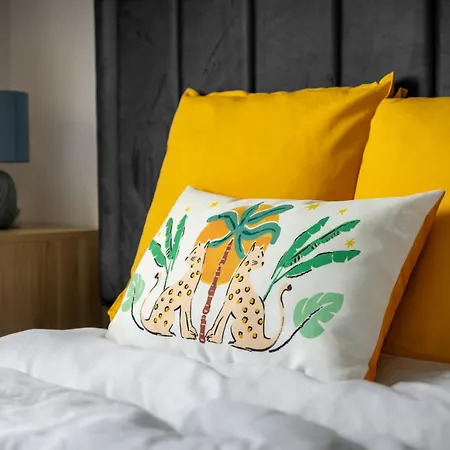 Holiday home 3 Bedroom House 4 Beds Free Parking 2sd