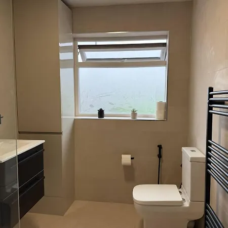 Spacious 4br Near Old Trafford Sleeps 7! *