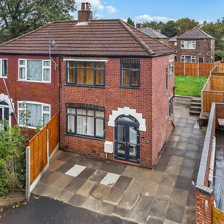 3 Bedroom House 4 Beds Free Parking 2sd