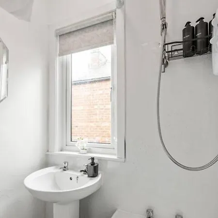 Family - Sleeps 6 - Garden - Parking *