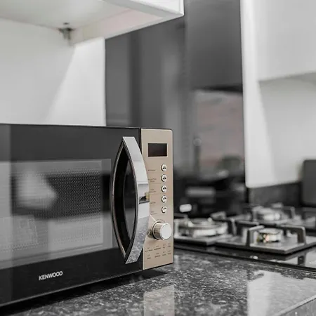 Guestready - Charming Retreat With Private Patio Manchester