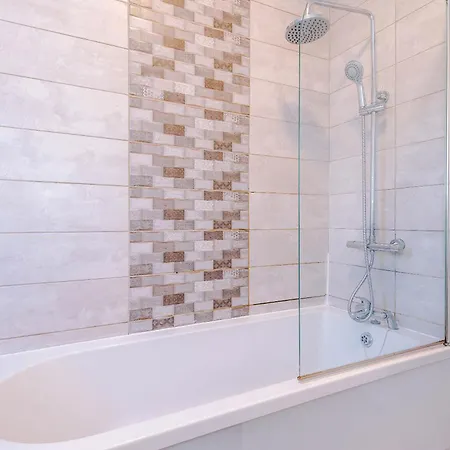 4-bed House Near Centre Feriehus *
