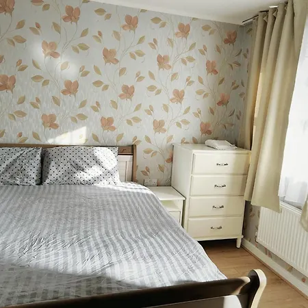 Salford Detached House With Ensuite King Konukevi Manchester