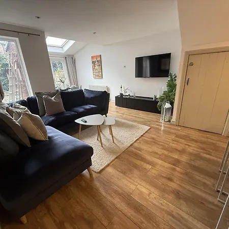 펜션 Cosy 4br House, West Didsbury, Bars And Restaurants Close By, Free Parking, Sleeps 8 *
