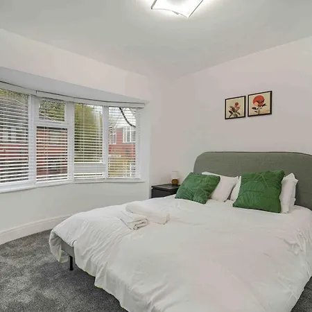 Guestready - Charming Retreat With Private Patio 게스트하우스