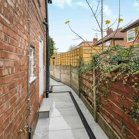 Guestready - Charming Retreat With Private Patio Konukevi Manchester