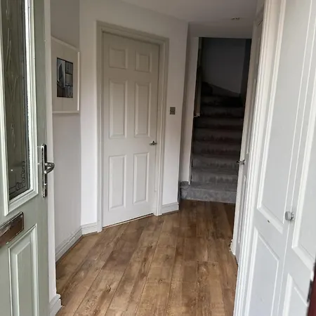 Cosy 4br House, West Didsbury, Bars And Restaurants Close By, Free Parking, Sleeps 8 Semesterbostad *