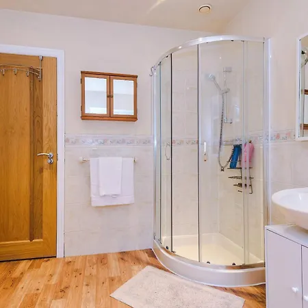 4 Bed House - Sleeps 8 - Free Parking - Manchester * Manchester