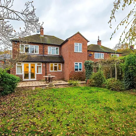 4 Bed House - Sleeps 8 - Free Parking - Manchester Dom wakacyjny *