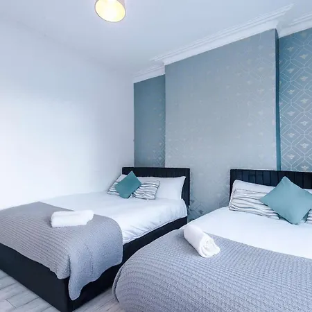 4-bed House Near Centre Feriehus