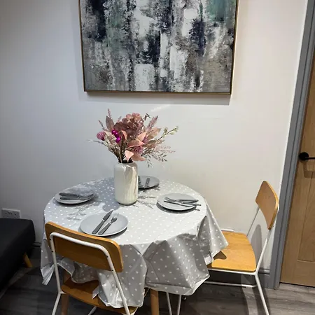 1, Centrally Located Near Northern Quarter شقة *