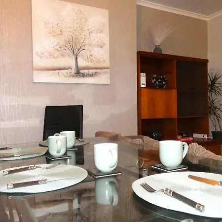 Spacious 4 Bed Maisonette Close To Salford Quays And With Smart Tvs And Netflix Perfect For Families And Contractors *