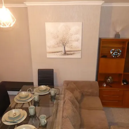 Apartamento Spacious 4 Bed Maisonette Close To Salford Quays And With Smart Tvs And Netflix Perfect For Families And Contractors *