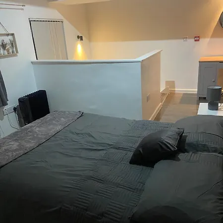 2 Bedrooms Next To Arndale Shopping *