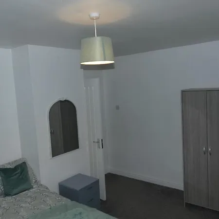 Apartamento Spacious 4 Bed Maisonette Close To Salford Quays And With Smart Tvs And Netflix Perfect For Families And Contractors *