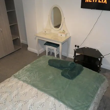 Spacious 4 Bed Maisonette Close To Salford Quays And With Smart Tvs And Netflix Perfect For Families And Contractors Mánchester