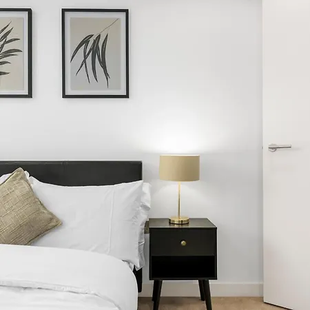 Panoramic Views Elegant 2br, 2 Min To Metro * مانشستر