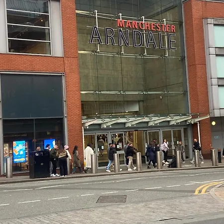 2 Bedrooms Next To Arndale Shopping