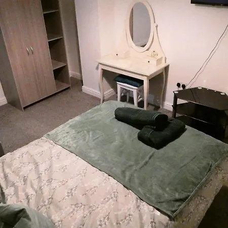 Spacious 4 Bed Maisonette Close To Salford Quays And With Smart Tvs And Netflix Perfect For Families And Contractors Apartamento Mánchester