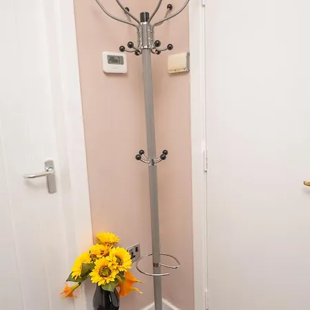 Elegant And Modern 3 Double Bedroom Near Centre Entire House Parking Bed & Breakfast