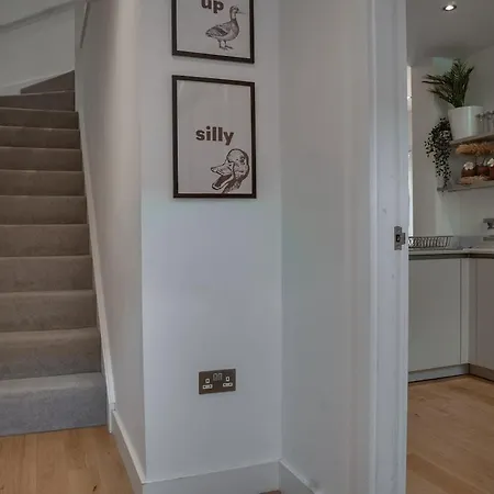 Cosy 4br Townhouse - Rooftop - Hot Tub *