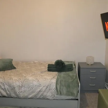 Apartamento Spacious 4 Bed Maisonette Close To Salford Quays And With Smart Tvs And Netflix Perfect For Families And Contractors